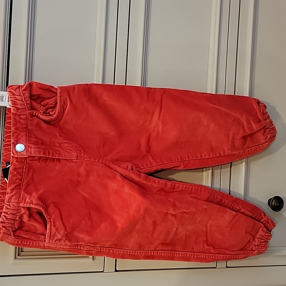 Marimekko girl's red pants.